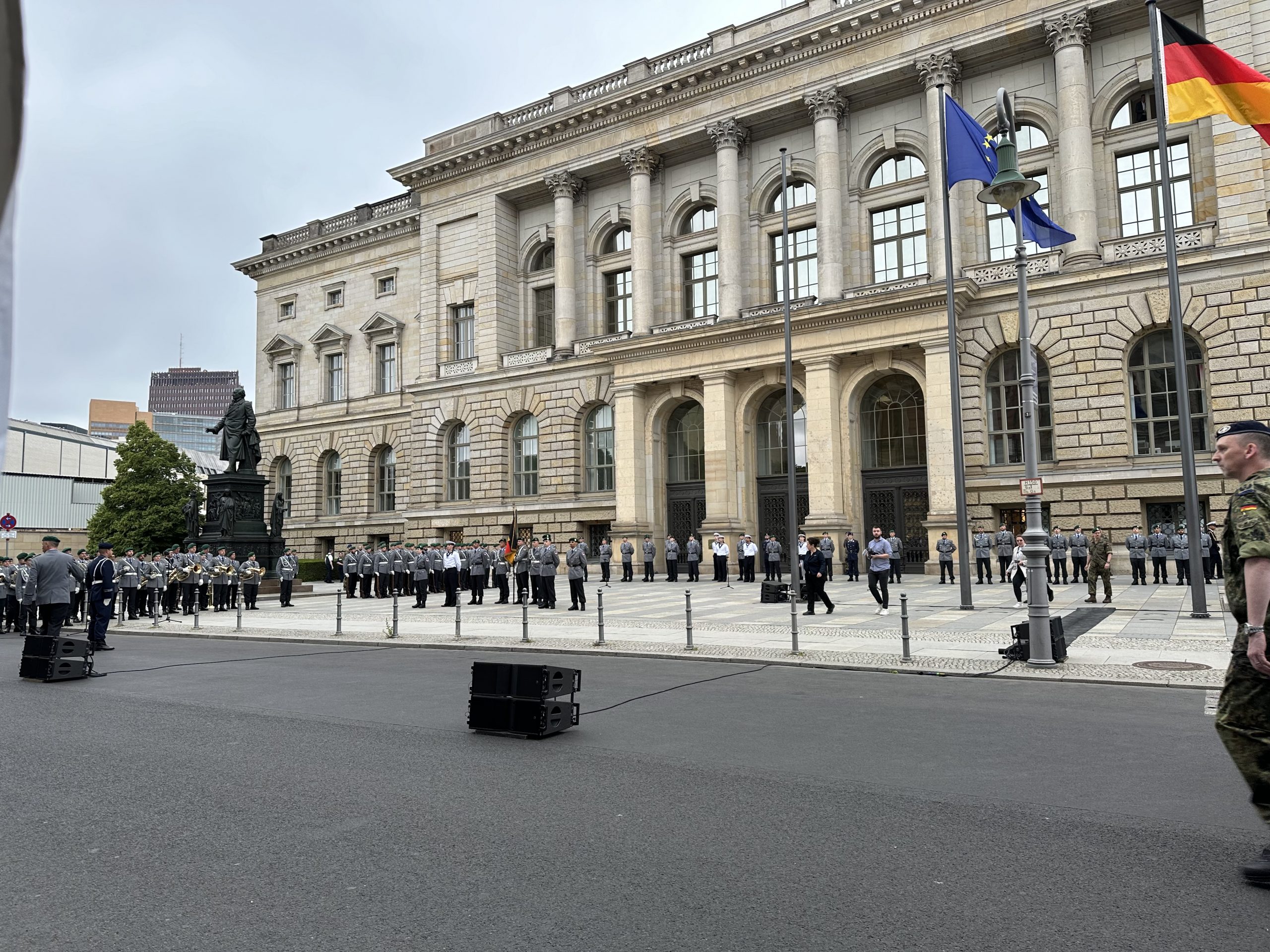 1. Gelöbnis der Bundeswehr vor dem AGH